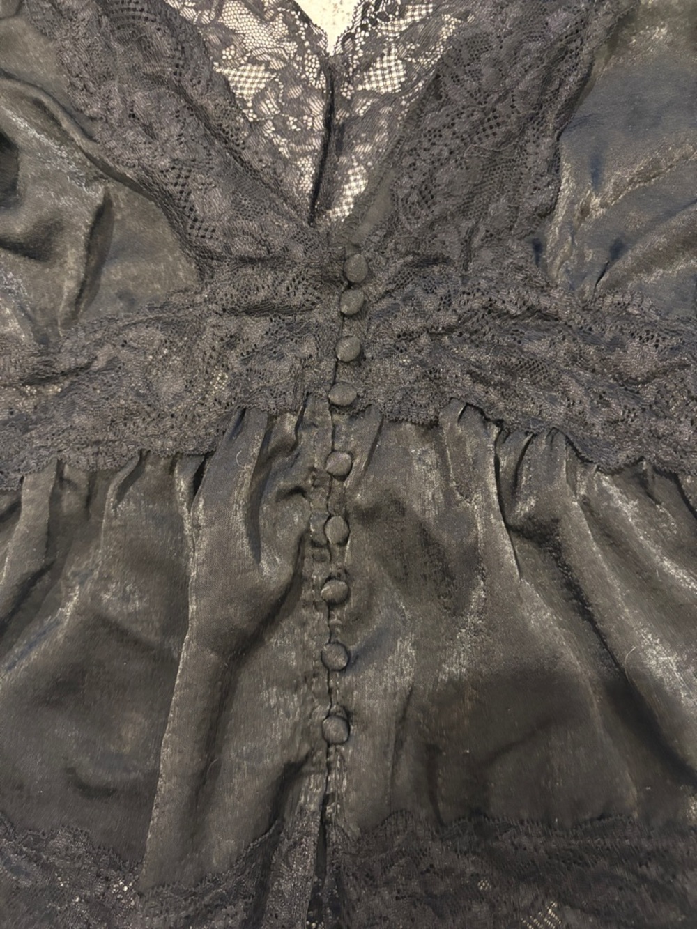 Buckle Daytrip XS Black Lace V-Neck Button Front Blouse - Picture 3 of 6